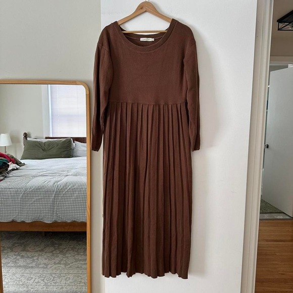 Vintage Brown Pleated Maxi Long Sleeve Dress Size Large - Picture 2 of 3